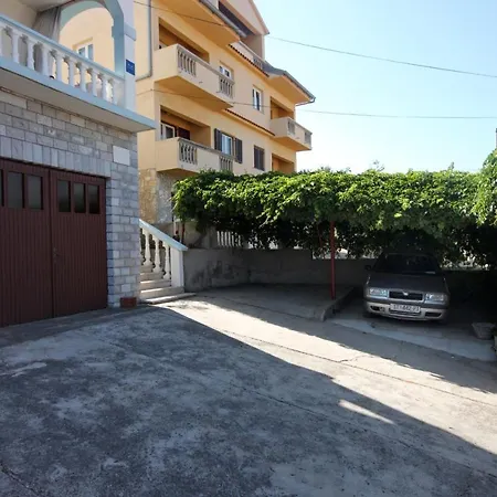 890e Апартаменты Сали